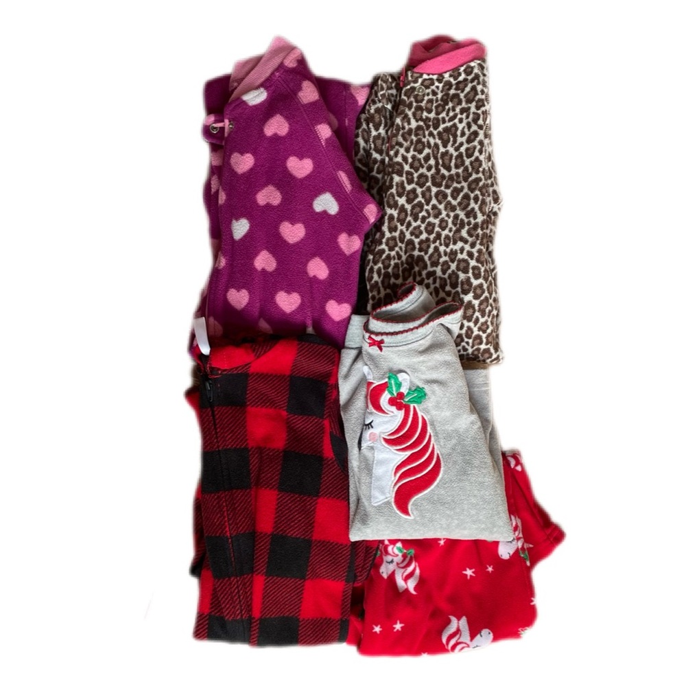Bundle of 4 fleece pajamas. 4T
